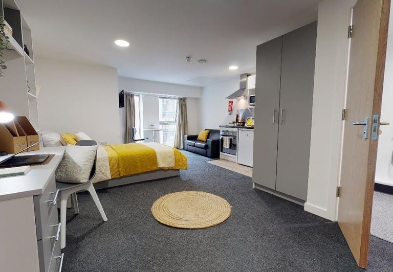 Hall iQ Century Square