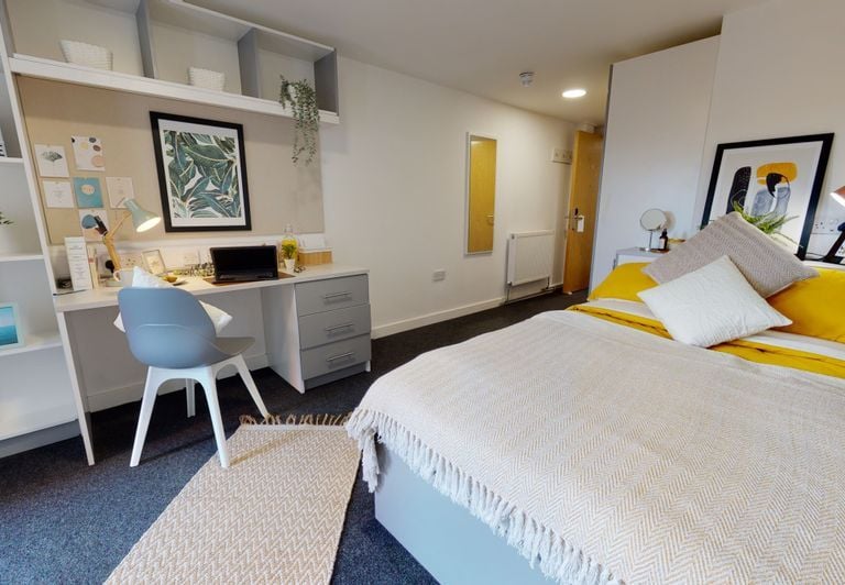 Hall iQ Century Square