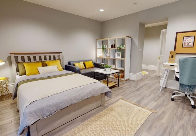 Hall iQ Elliott House