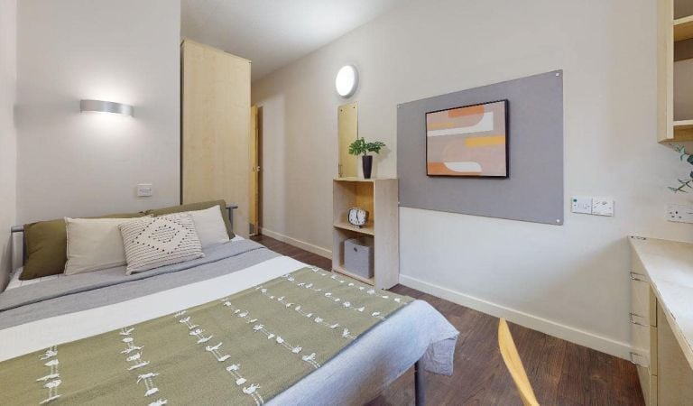 Hall iQ Little Aspley House