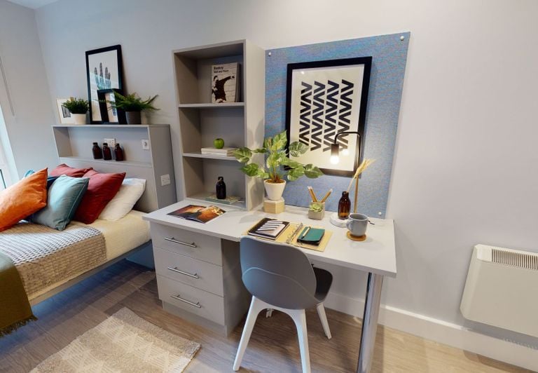 Hall - iQ Magenta House