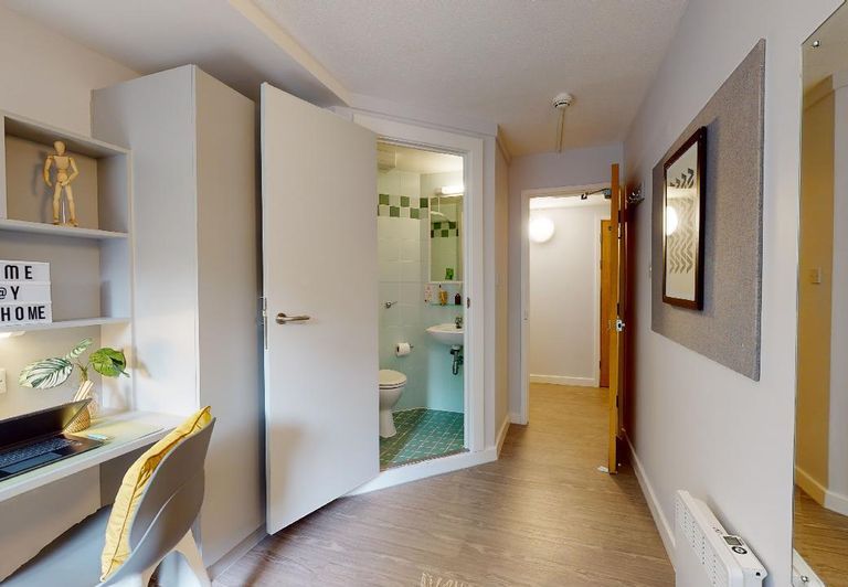 Hall iQ Manchester Gardens