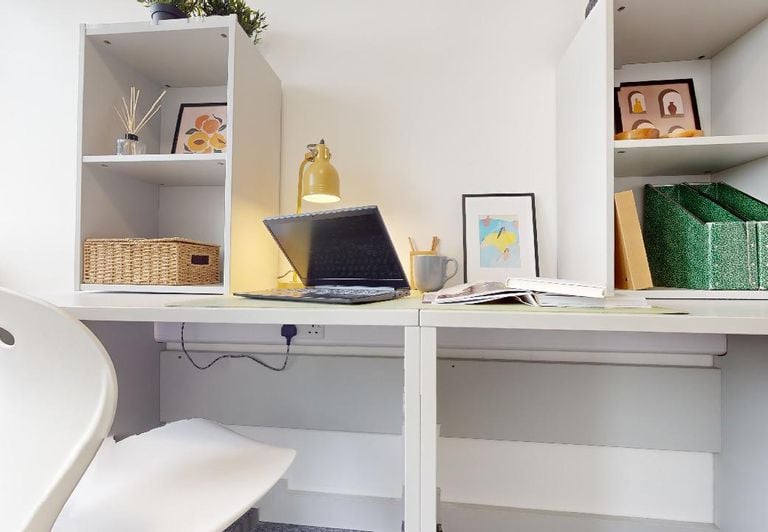 Hall iQ Newtown House