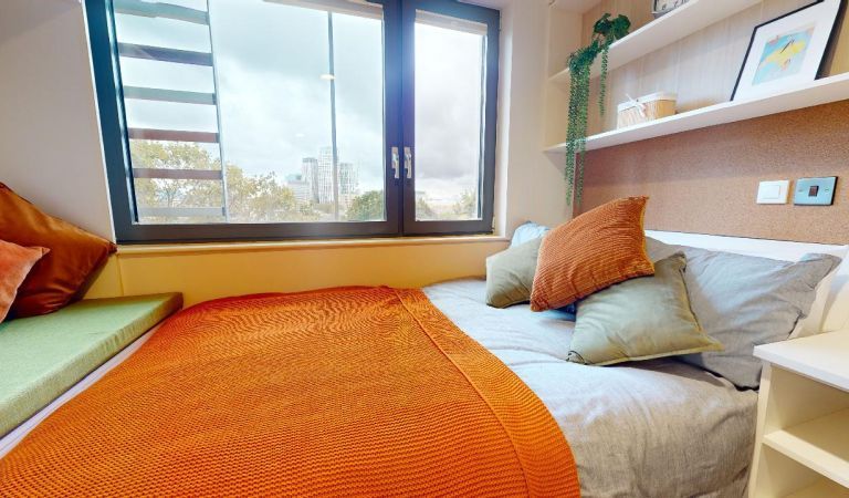 Hall iQ Paris Gardens