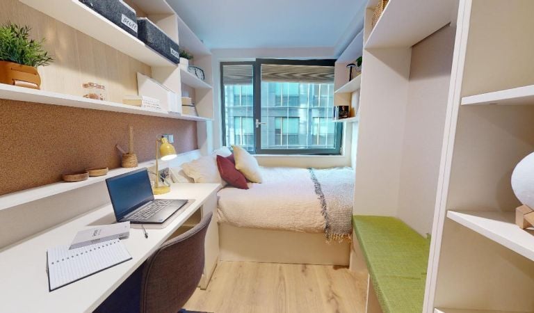 Hall iQ Paris Gardens