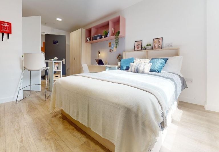 Hall - iQ Signal Place