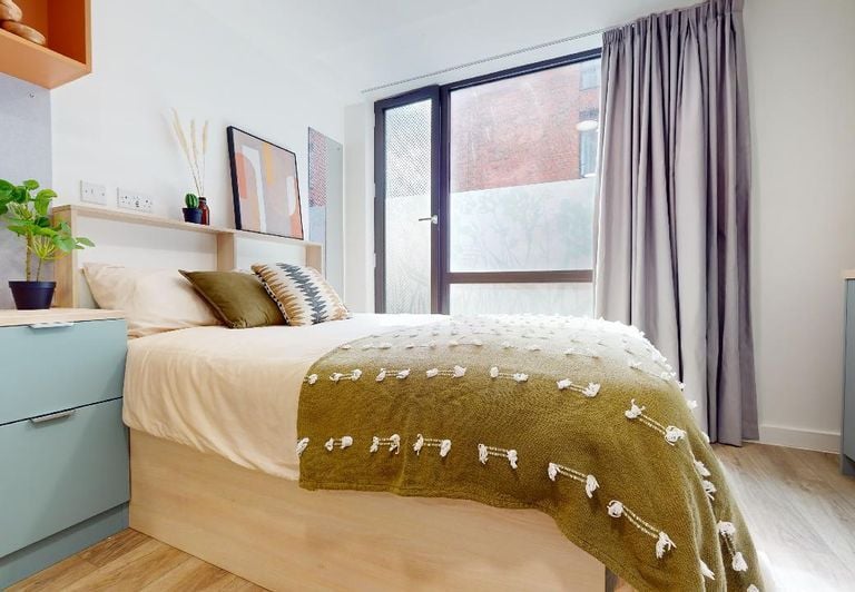 Hall - iQ Signal Place