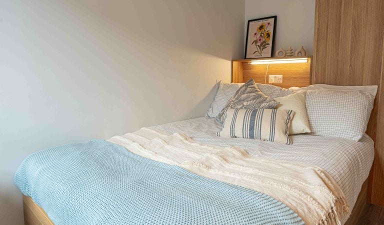 Hall - iQ Sterling Court