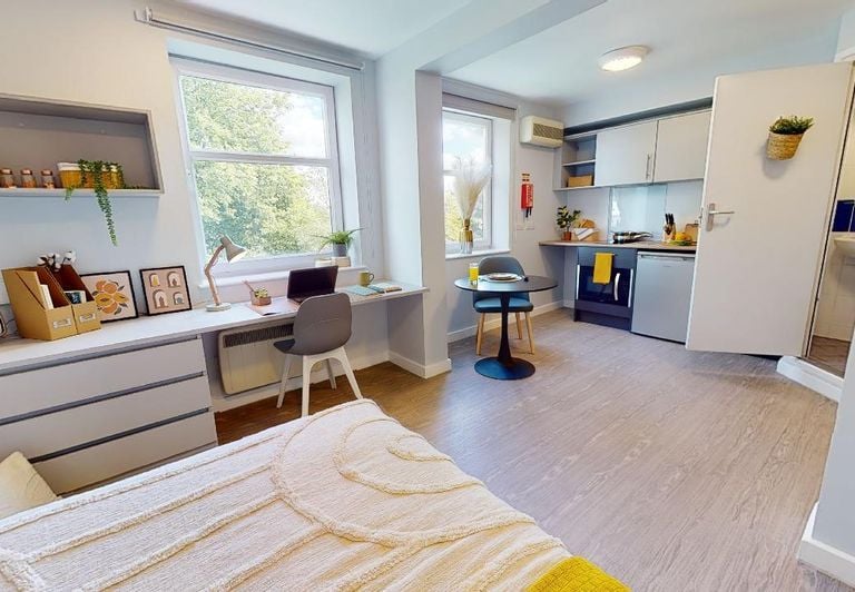 Hall - iQ Tufnell House