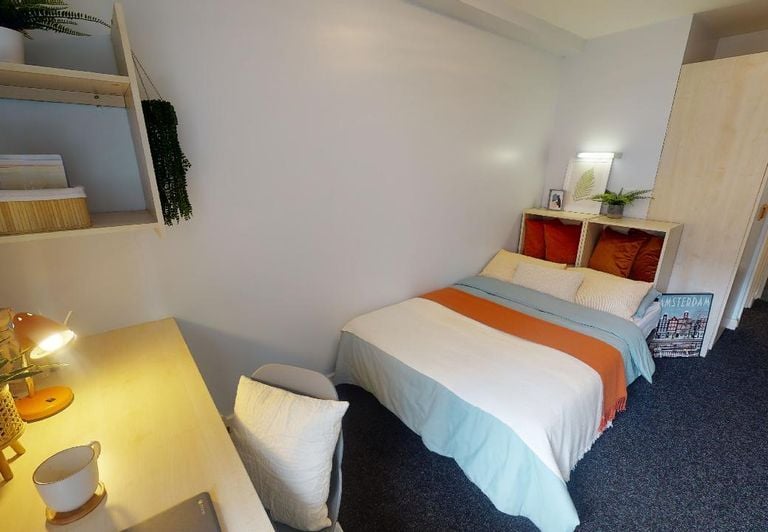 Hall iQ Wilmslow Park