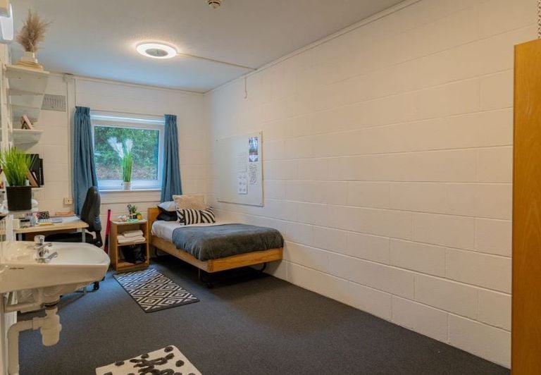 Hall Meridian Court