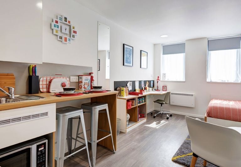 Hall Merlin Heights