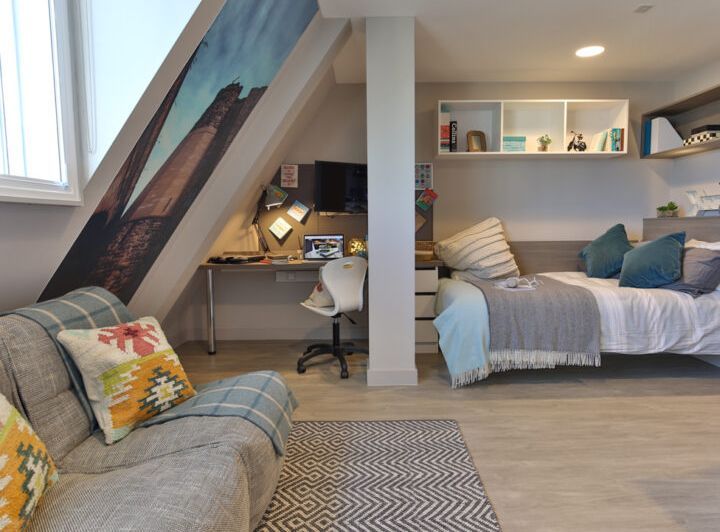 Hall - Metrovick House