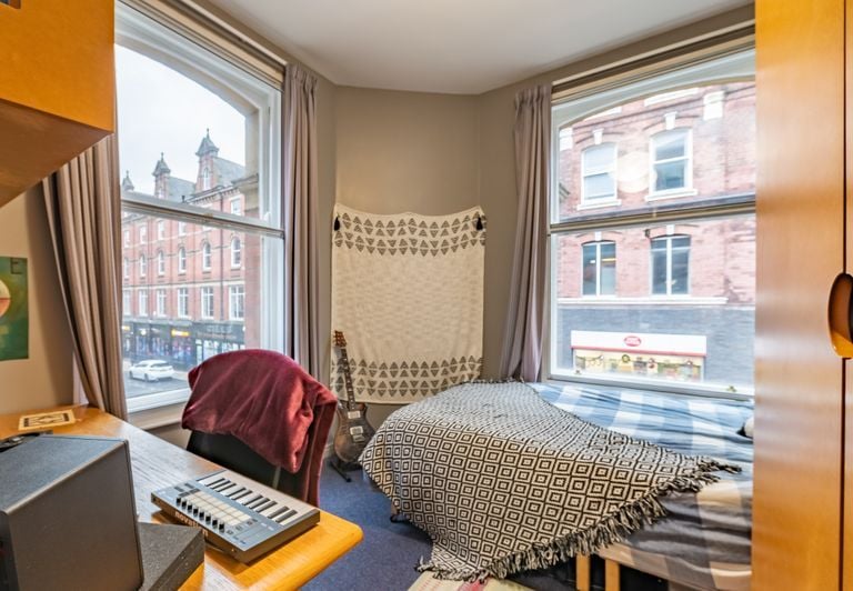 Hall - New York Street