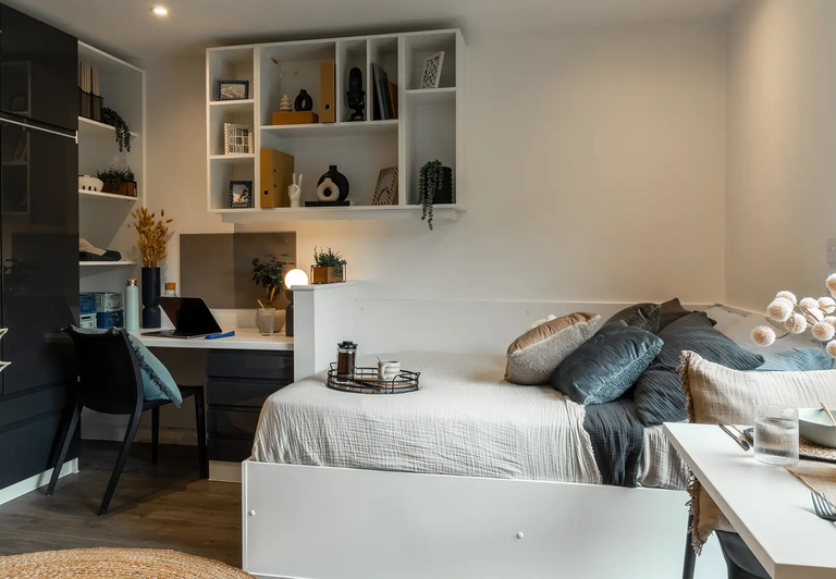 Hall Palamon Court - Canterbury