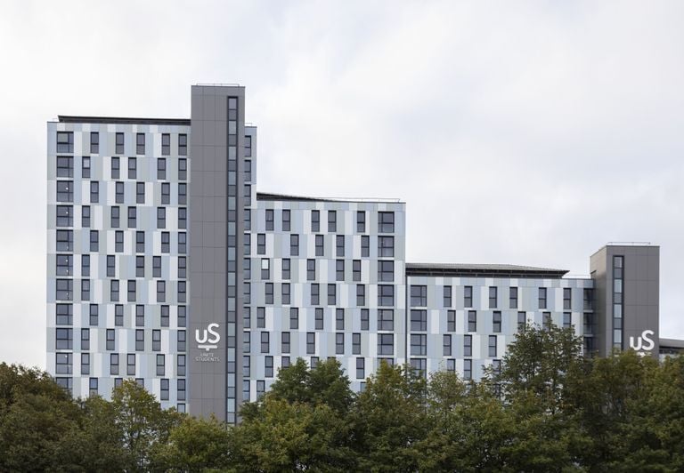 Hall - Piccadilly Point