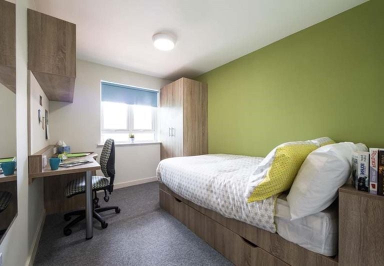 Hall Selly Oak Court - Birmingham