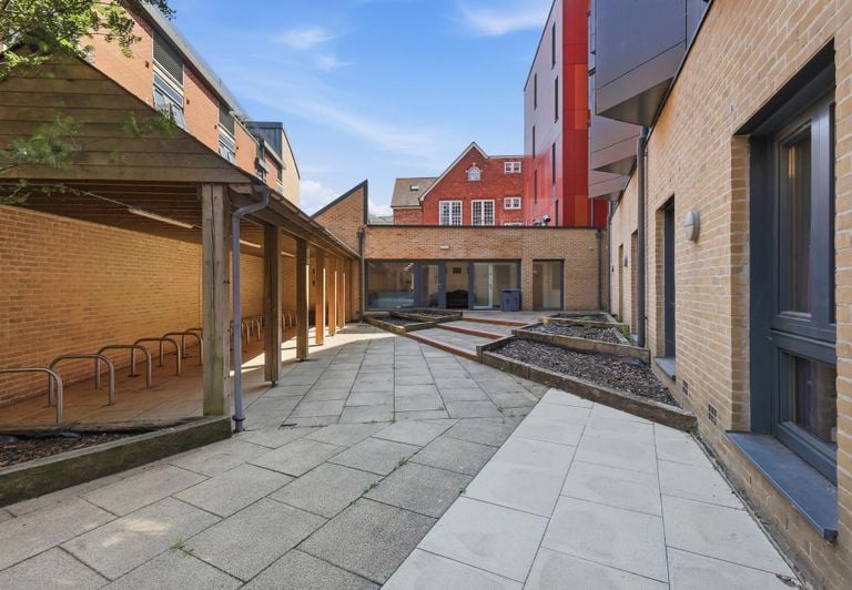 Hall - Thames Street