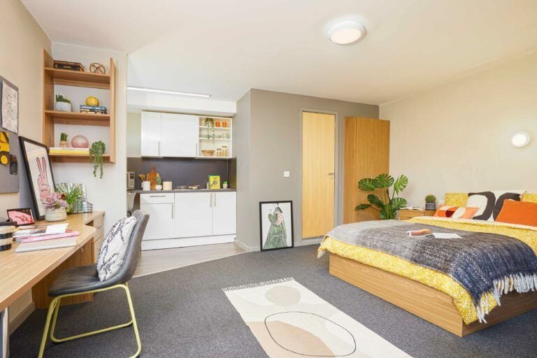 Hall- Jennens Court