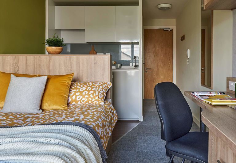 Hall Selly Oak Court - Birmingham