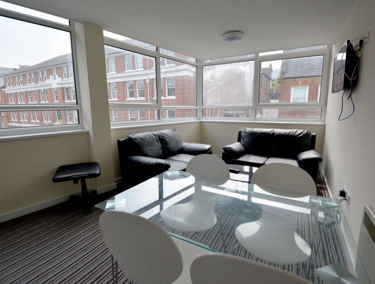 credit: https://omniaspace.co.uk/app/uploads/2019/05/kitchen-750x600.jpg