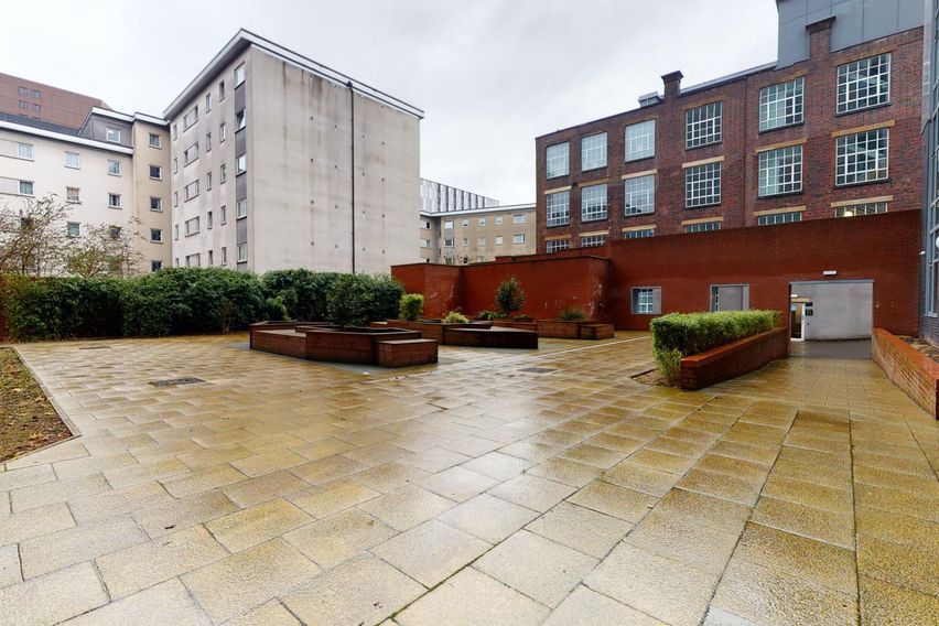 credit: https://www.iqstudentaccommodation.com/sites/default/files/styles/slider/public/2021-02/iQ-Student-Accommodation-Birmingham-Penworks-House-Amenities-01312021_100723.jpg?itok=KODG4ti_