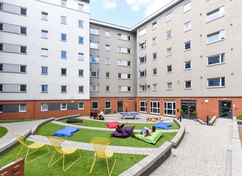 credit: https://studentroost.imgix.net/Birmingham-The-Heights-quick-edit-3.jpg?q=60&auto=format&w=780&h=600&fit=crop&dpr=1