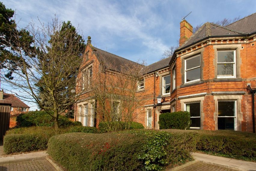 credit: https://www.crm-students.com/student-accommodation/derby/abbey-lodge-student-village-derby/